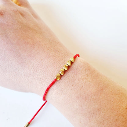 Pulsera hilo rojo con cuentas de cobre tibetano