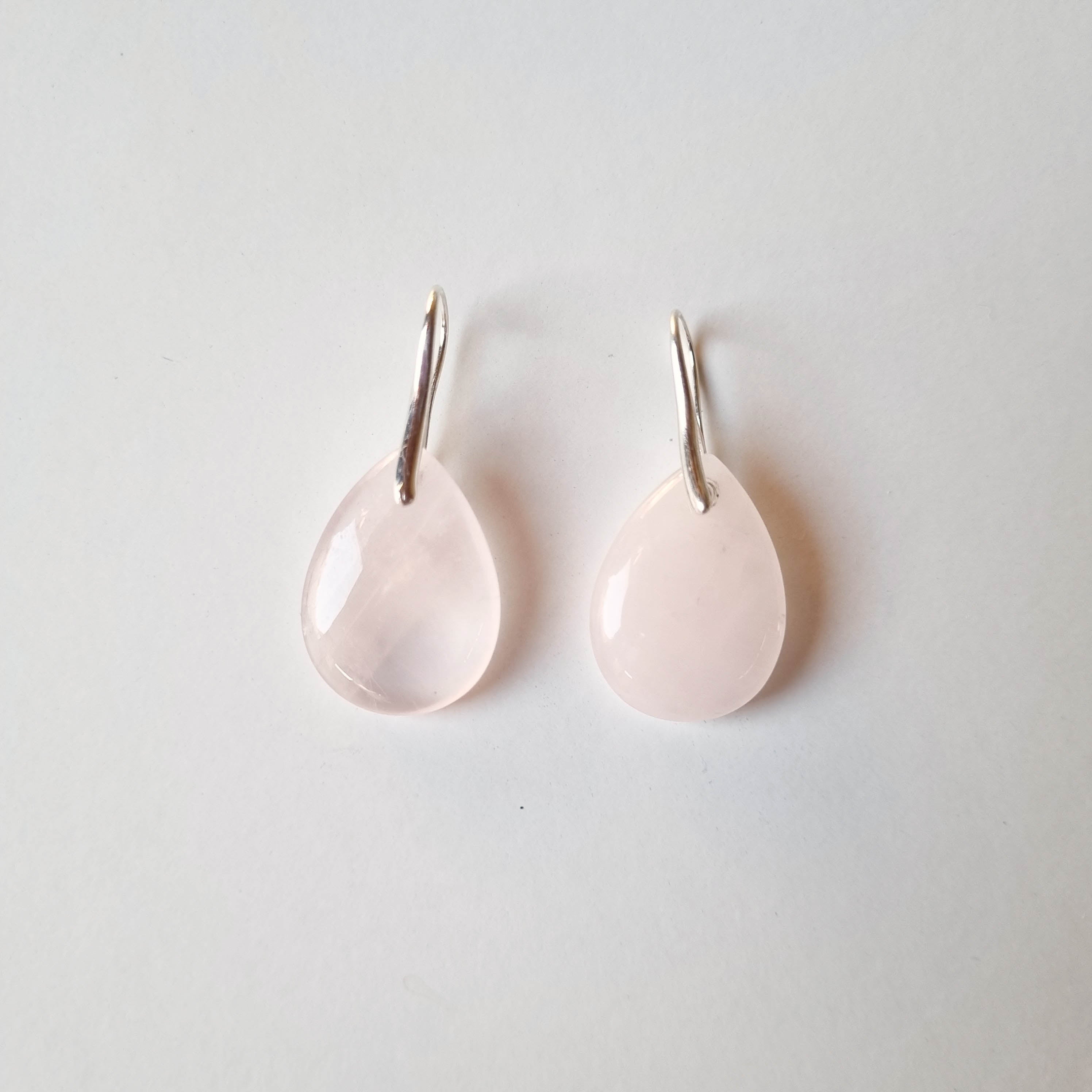 Aros Gotas de Cuarzo Rosa Premium · Plata