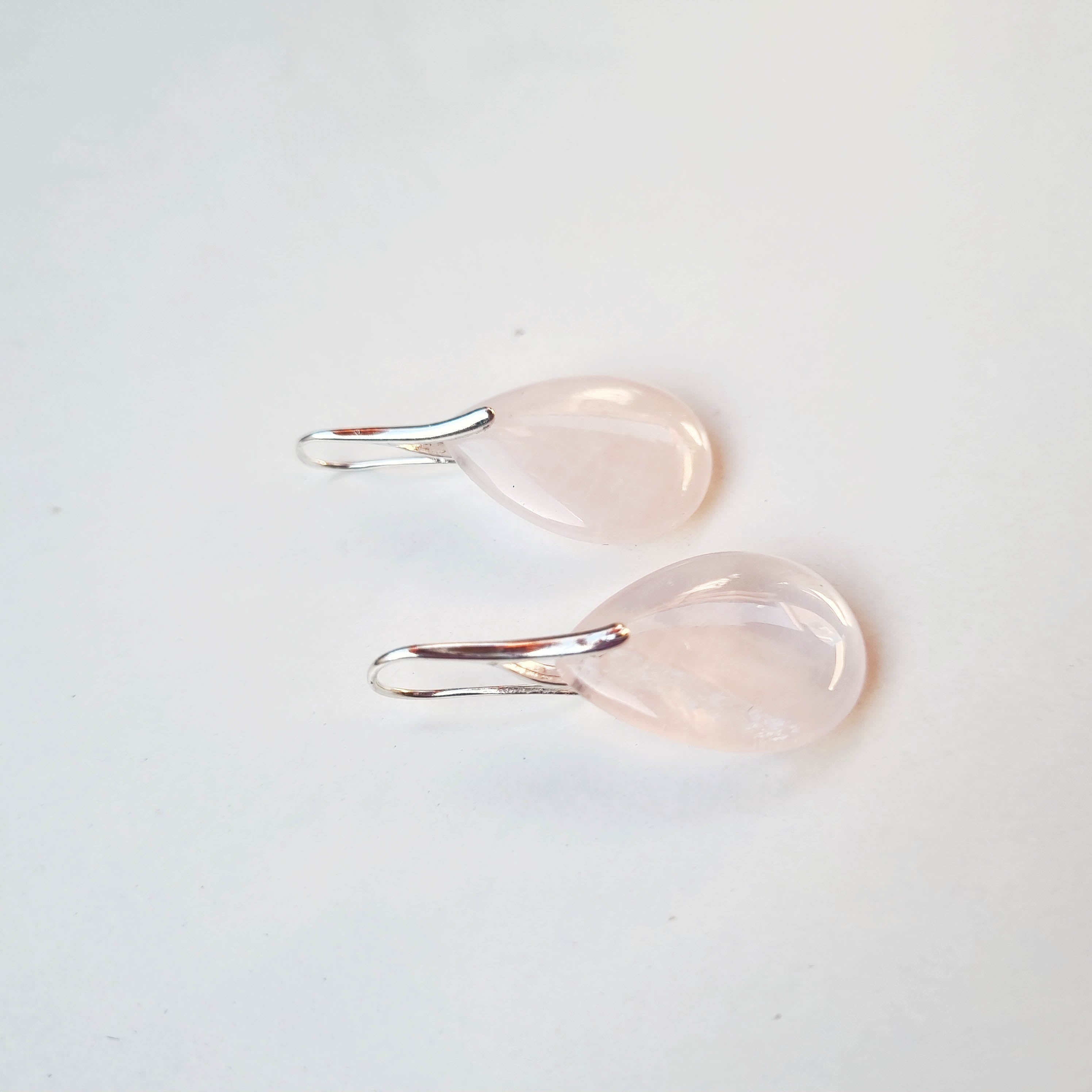 Aros Gotas de Cuarzo Rosa Premium · Plata