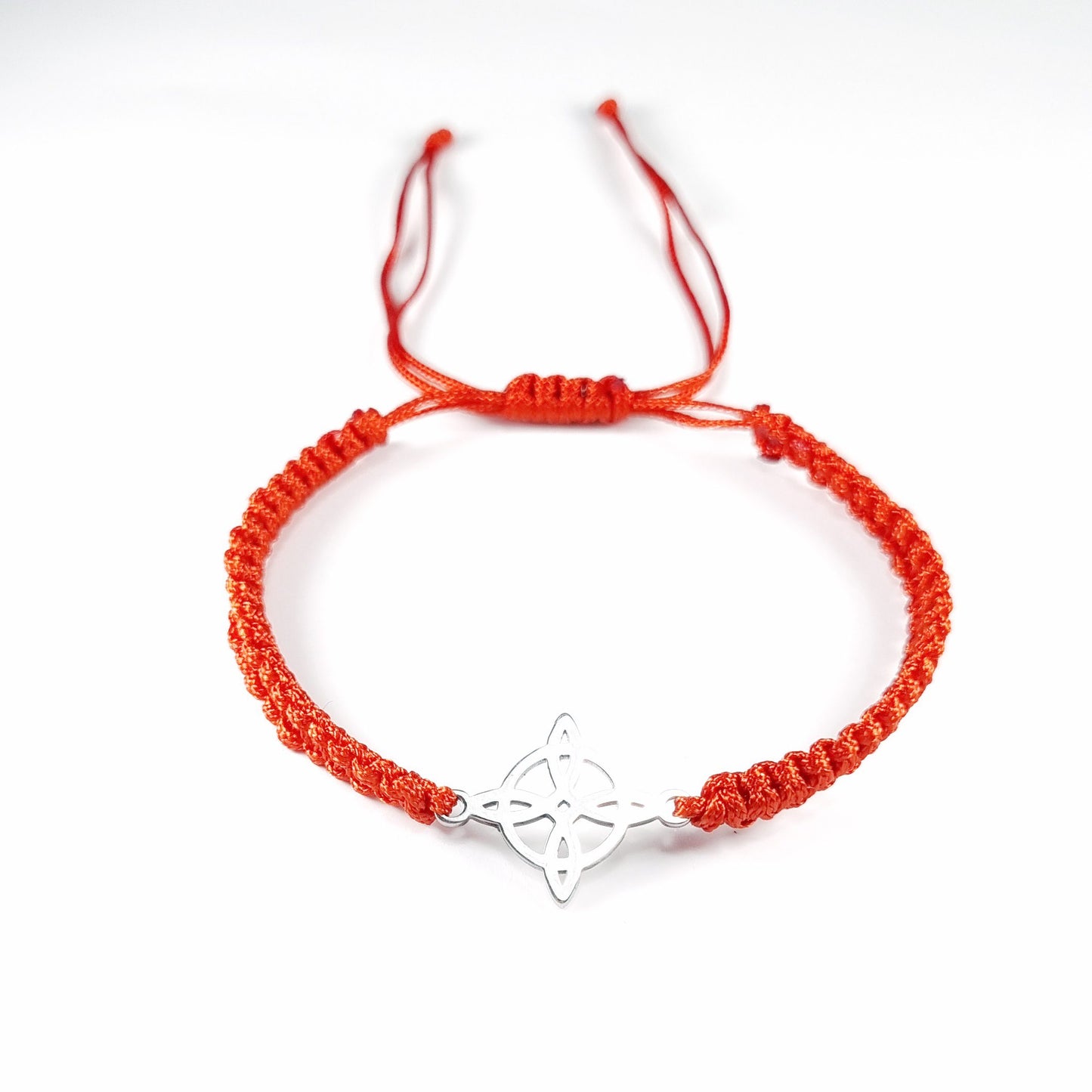 Pulsera de Hilo Rojo Tejido con Dije Nudo de Bruja