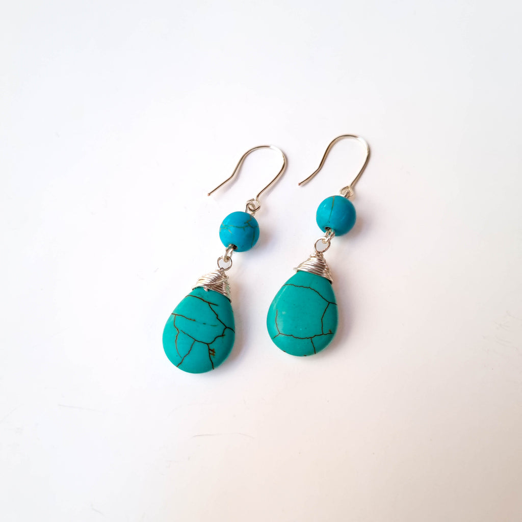 Aros Gota de Howlita Turquesa